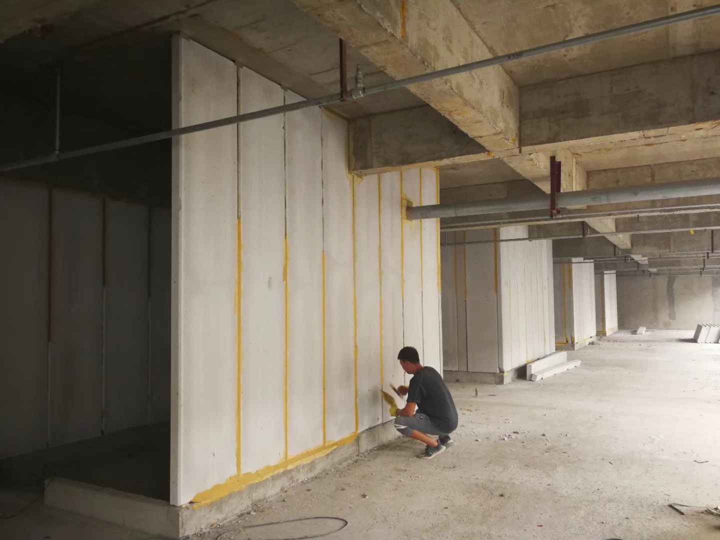 化州无机发泡轻骨料混凝土隔墙板施工技术性能研究